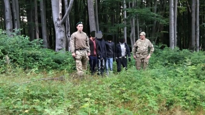 Закарпатські та словацькі прикордонники разом затримували нелегальних шукачів  європейського щастя