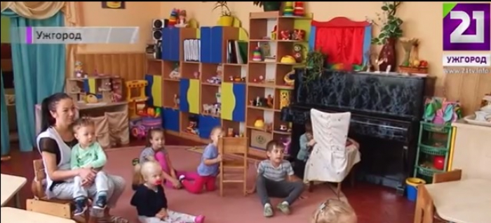 Дитсадок, няня, бабуся - яку альтернативу обирають закарпатки для своїх дітей?