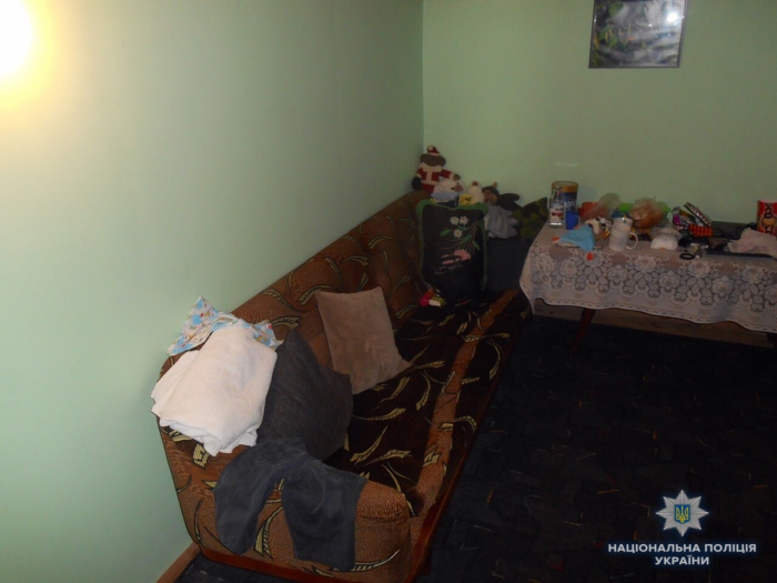 На Закарпатті відпочивальницю зі столиці "обчистили" на гроші, парфуми і косметику