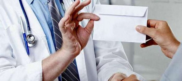 Закарпатському лікарю-хабарнику загрожує від 5-ти до 10-ти років