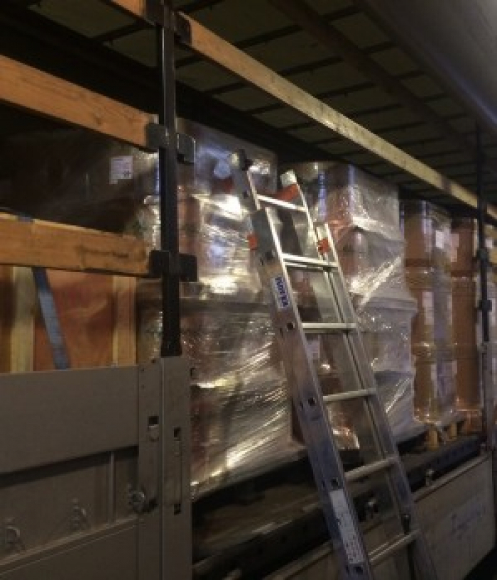 Українець намагався незаконно ввезти в Україну через Чоп купу медзасобів...