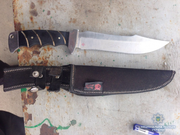 Для чого закордонному гостю Закарпаття знадобився ніж у "ножнах"?