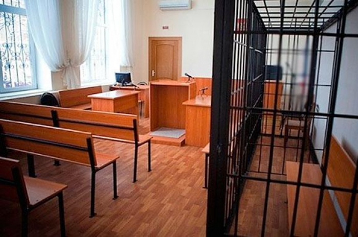 Ужгородець за спробу підкупу поліцейського опинився на лаві підсудних