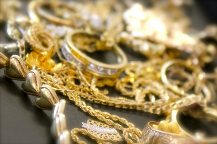 На Закарпатті безробітний "розжився" на купу прикрас із золота. Але ненадовго...