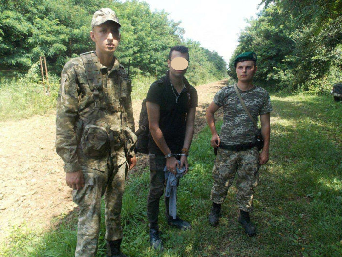 Нелегала з Африки затримали на лінії кордону зі Словаччиною