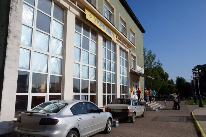 Сучасна інтерпретація колишнього "Всі пішли на фронт" звучить так: ”Пошта працювати не буде“