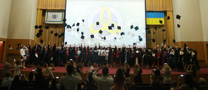 Випускники-"іноземці" УжНУ отримали перепустки у світ професії