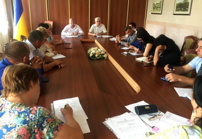 Проблемні питання ромської нацменшини обговорили у Закарпатському "Білому домі"
