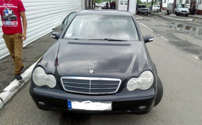 Закарпатський митник хабар від "євробляхера" не взяв!