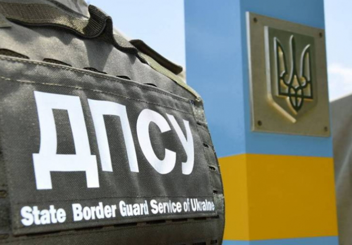 Трійцю нелегалів виявили "зелені кашкети" у легковику на трасі в Закарпатті