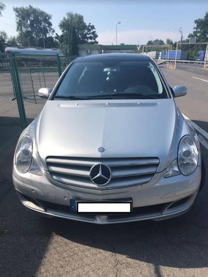 "Іспанський" легковик на кордоні з Закарпаття виявився в базі даних Інтерполу