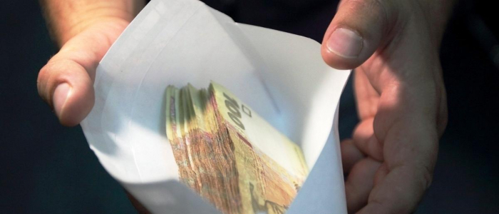 Закарпатський оперативник спокусився на "великі гроші"