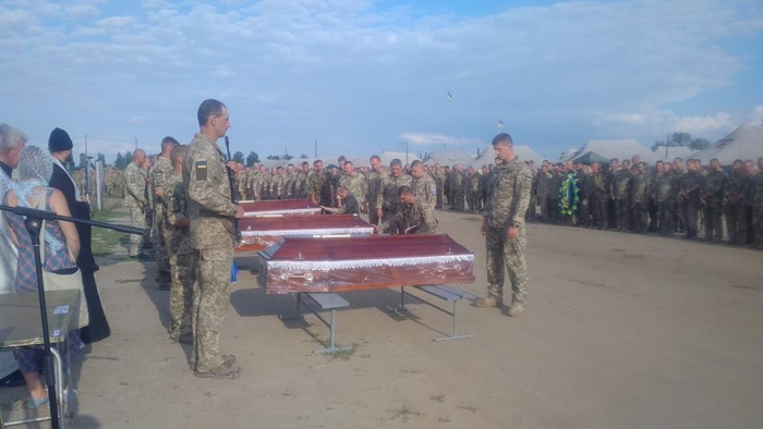 7 липня військові попрощалися з побратимами закарпатцями, які загинули внаслідок вибуху на полігоні в Рівному