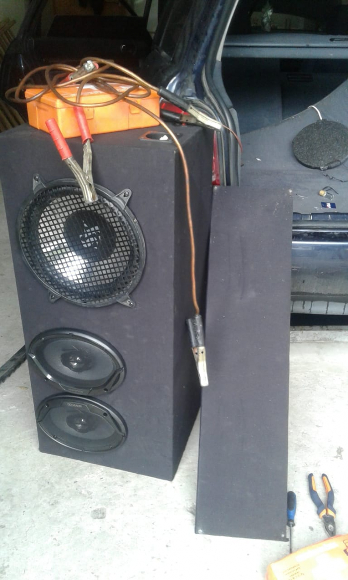 Винахідливий контрабандист віз через КПП "Малий Березний" цигарки в акустичній системі