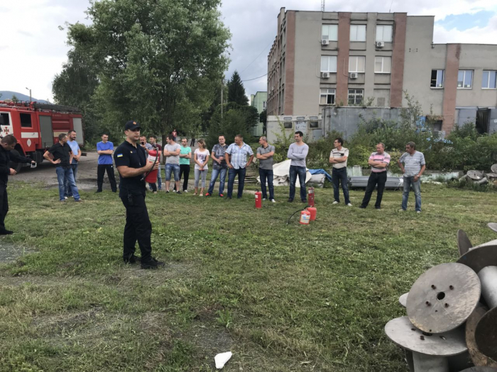 У Сваляві рятувальники спільно ліквідували пожежу на підприємстві, щоправда умовну