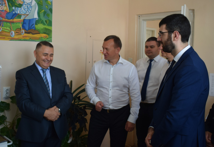 Міській дитячій лікарні Ужгорода представники вірменської общини вручили мультифункціональні апарати для фізіотерапії