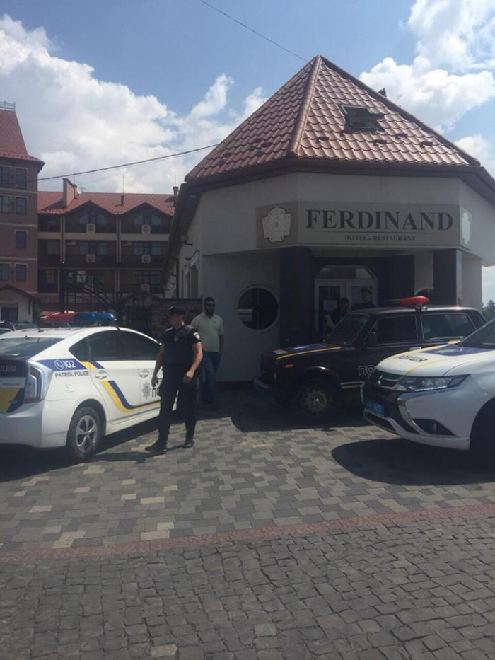 Партійна конференція у Мукачівському ресторана оголошена... замінованою