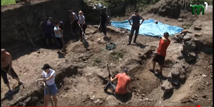 Археологічна експедиція в Ужгородському замку: перші кістки, черепи і ... гроші