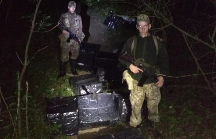 Невловимі контрабандисти: на Тячівщині прикордонники знову "зловили" лише цигарки
