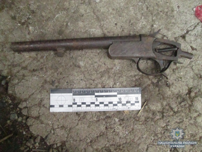 Поліція встановлює походження вилученого  в Ужгороді обріза