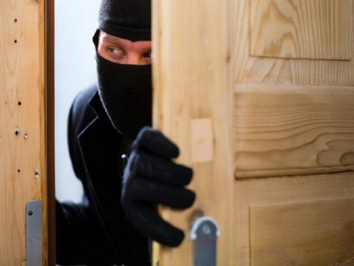 "Працюють" без вихідних: злодії на Закарпатті за добу здійснили чотири злочини