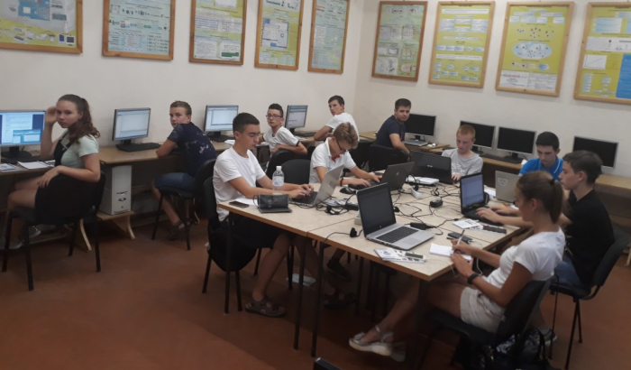 Школа програмування для учнів триває в Хусті