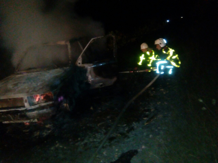 "Литовська" автівка палала біля міста над Тисою на Закарпатті