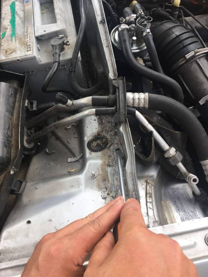 Автівку з незаконно заміненим номером кузова затримали стражі Чопського загону