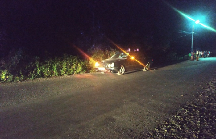 Закарпатець на "Мерсі" не помітив дівчину на "ровері"...