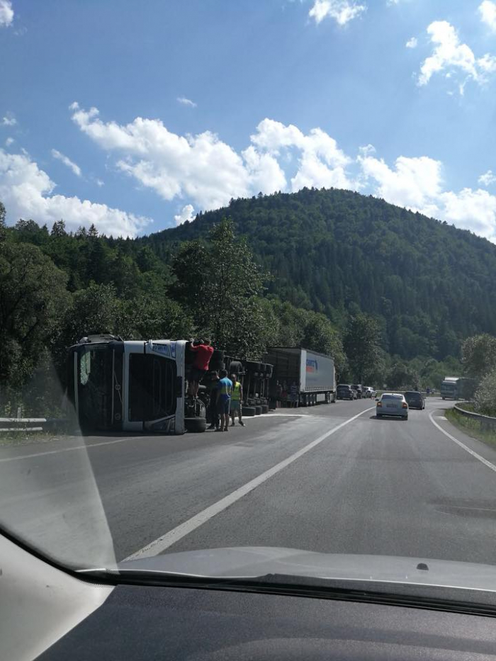 Велетенська фура перекинулася на трасі Чоп-Київ!