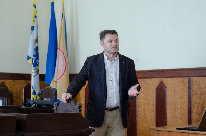 Відеолекції професора вишу в Ужгороді – на платформі "Prometheus"