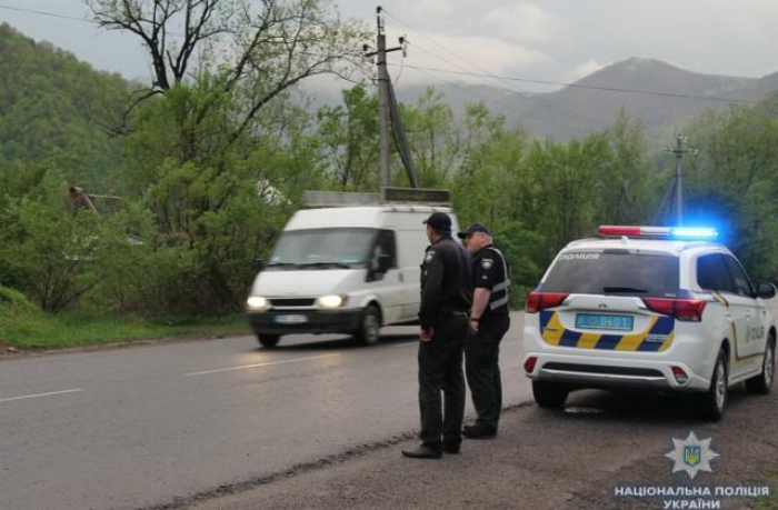 Поліція Закарпаття з 21 липня вже перевірила 2268 водіїв-перевізників