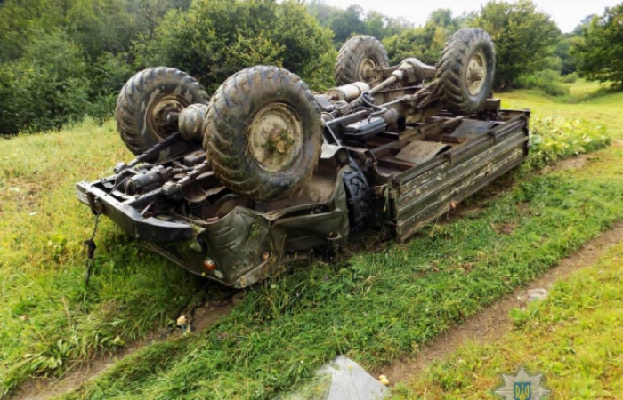 Керманич "ГАЗ-66" загинув, коли авто злетіло з дороги і перекинулося