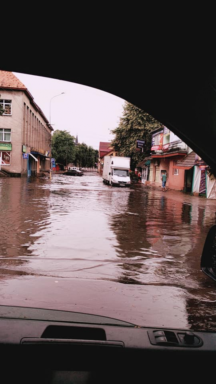 Колишня столиця Карпатської України перетворилася на "водне царство"!