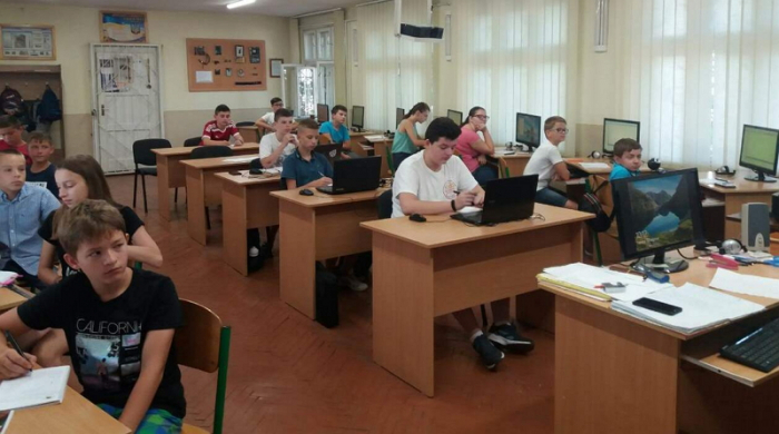 Літня школа програмування для учнів триває у місті над Тисою