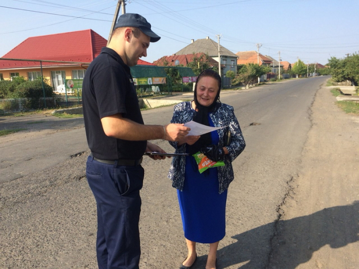 З правилами поведінки в лісі та на природі знайомили селян рятувальники Закарпаття