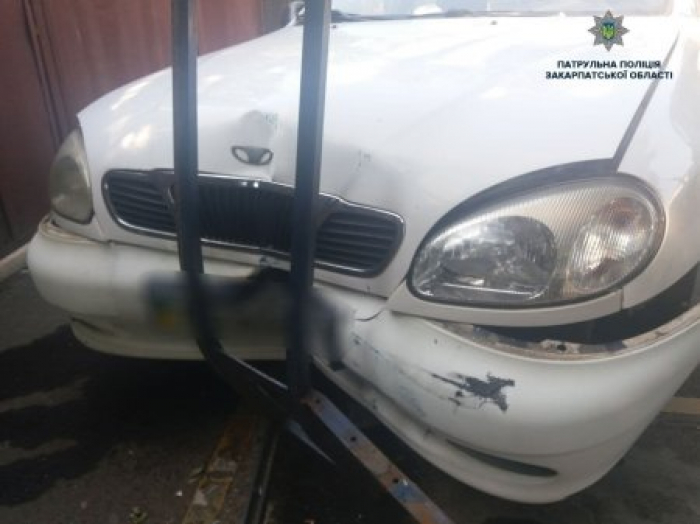 Лише диво врятувало купу людей в Ужгороді від наїзду іномарки!