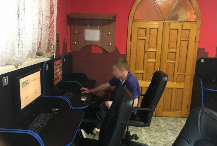 У Мукачеві абсолютно ніщо не заважає успішно працювати гральним закладам, замаскованим під різні лотереї