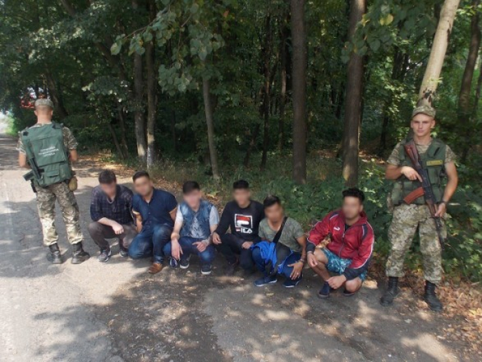 Росіянин намагався переправити до ЄС шістьох мігрантів через Закарпаття