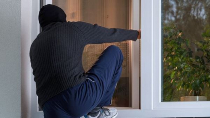 Мукачівець 8 разів поспіль обкрадав помешкання містян, які живуть на першому поверсі будинків