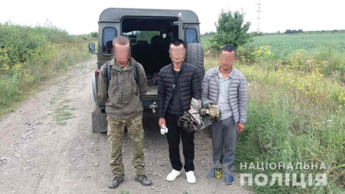 На Берегівщині копи затримали організатора та нелегалів, які готувались до переправи