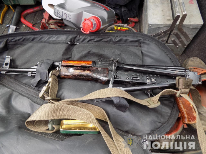 Мешканець Луцька їхав до закарпатського Виноградова "по особистих справах" з автоматом Калашникова