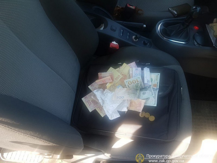 Працівника Держпраці у Закарпатській області, який підозрюється у вимаганні та отриманні хабара, взято під варту