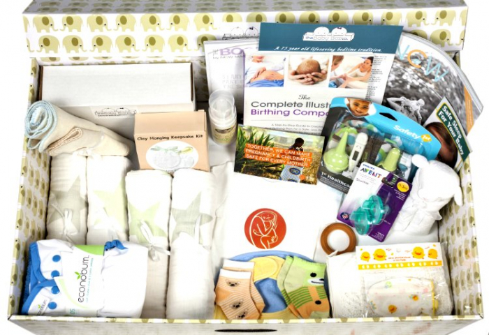 "Пакунки малюка", обіцяні породіллям, нарешті привезли на Закарпаття