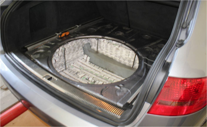 Румун зміг запакувати 5 ящиків цигарок в Ауді, але "спалився" на кордоні в Закарпатті