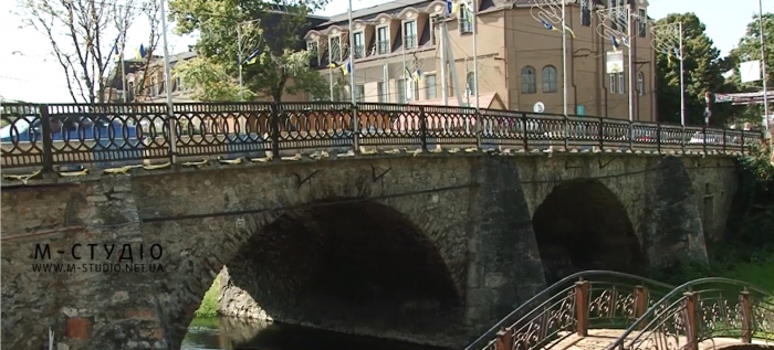 Міст у Берегові, що зараз в аварійному стані, збудований ще у 1870 році