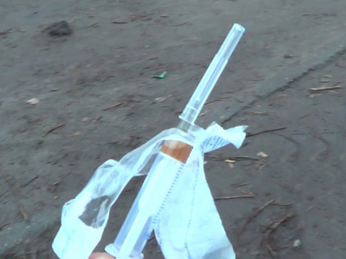 Поліцейські охорони оперативно затримали чоловіка з наркотичними речовинами в Ужгороді