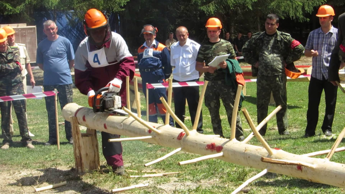 Троє закарпатців взяли участь у Всеукраїнському конкурсі вальників лісу