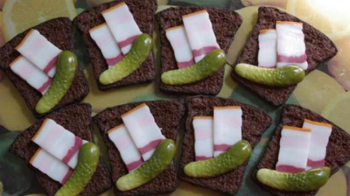 Для закарпатців "бургер" із салом вже майже став делікатесом!