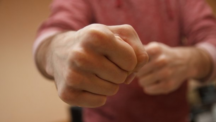 Конфуз на Іршавщині: чоловік, гостюючи в друга, двічі побив його